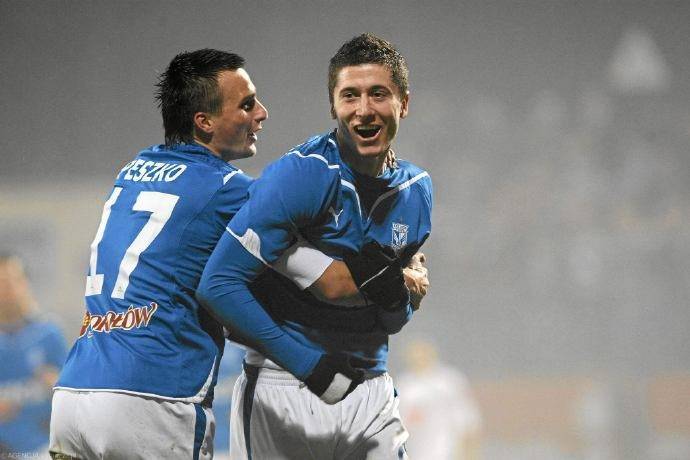 随机莱万多夫斯基在雄鹿比赛中夺冠，最后时刻胜出引发热议！的简单介绍