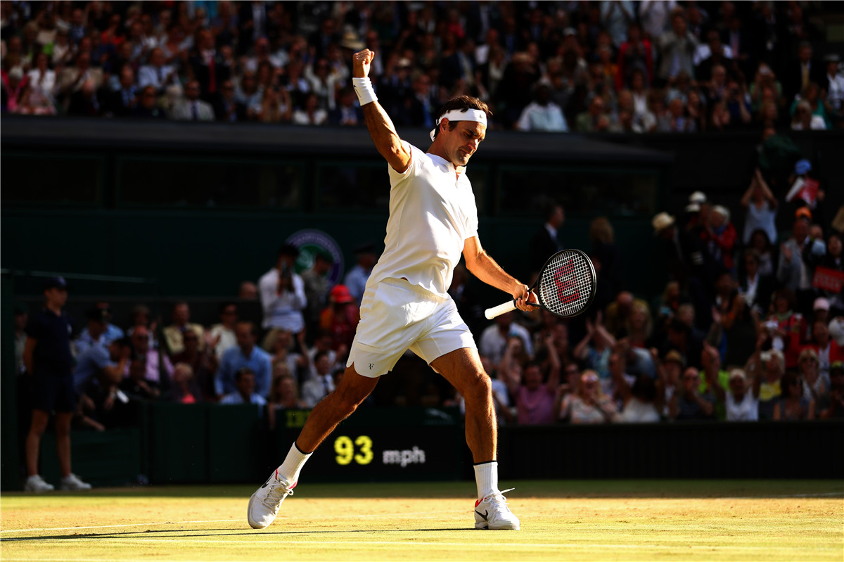 随机费德勒重返赛场，大比分获胜首场状态出色，瑞士队观众沸腾！